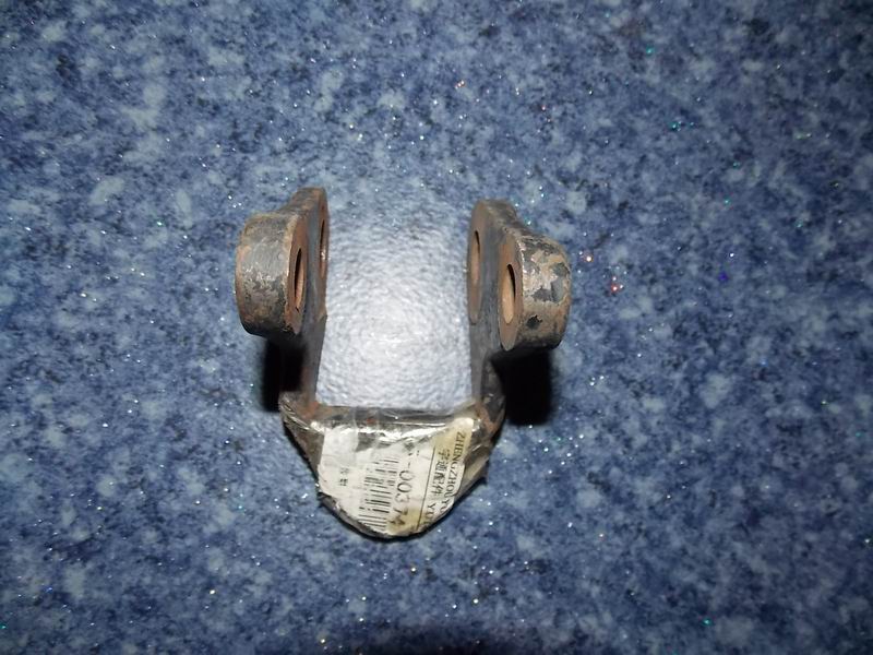 D shock absorber lower bracket-1