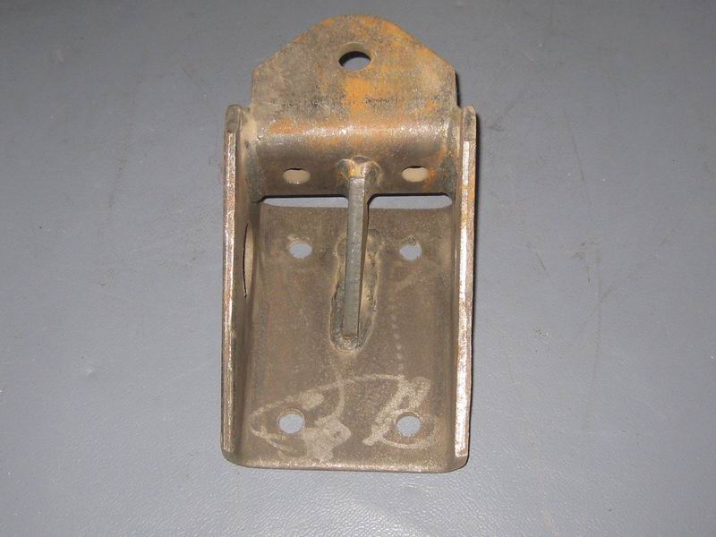 (D15) Stabilization rod bracket (open crotch 47, round bushing)