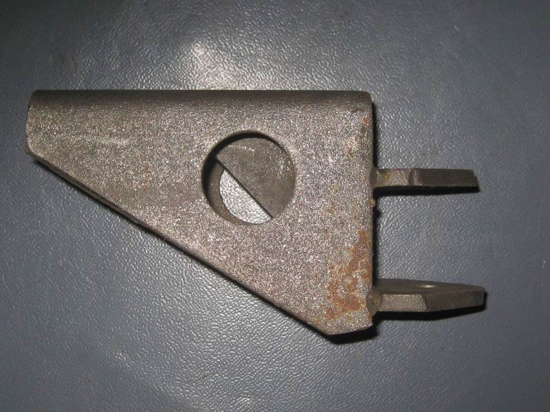 (Д 15 ) Кронштейн стабилизирующей штанги (открытая промежность 47 , круглая втулка)-1