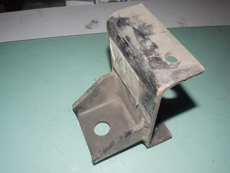 Stabilization rod upper bracket-front suspension-1