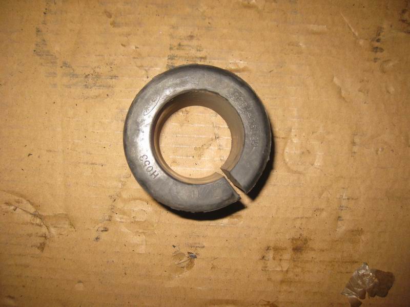 Stabilizer rod middle bushing-1