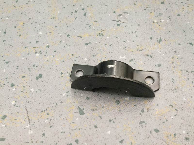 Ограничительная пластина переднего стабилизатора поперечной устойчивости в сборе-1