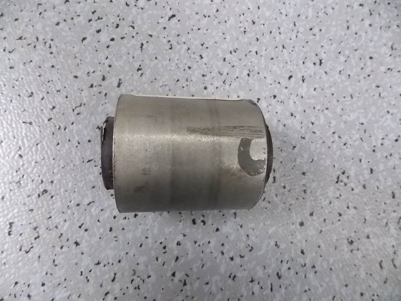 Cross-steady rod bushing