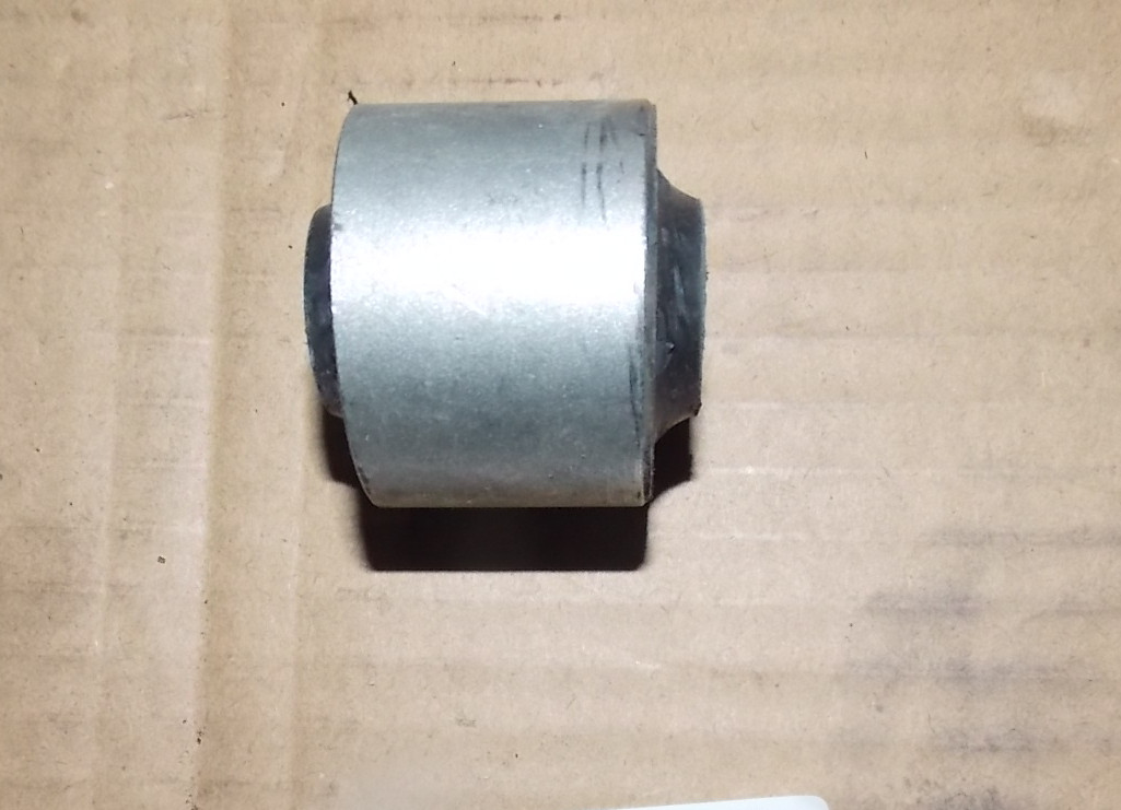 Cross-steady rod bushing