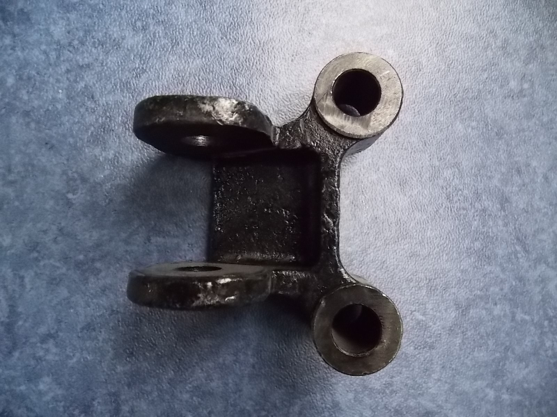 Нижний кронштейн переднего стабилизатора-1