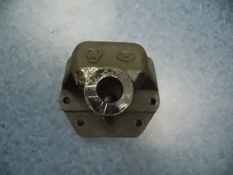 D Front leaf spring bracket-2