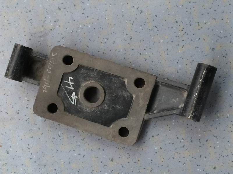 D Подрессоренная пластина (справа)