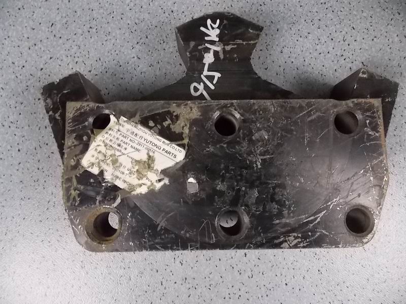 D Rear thrust rod support-1