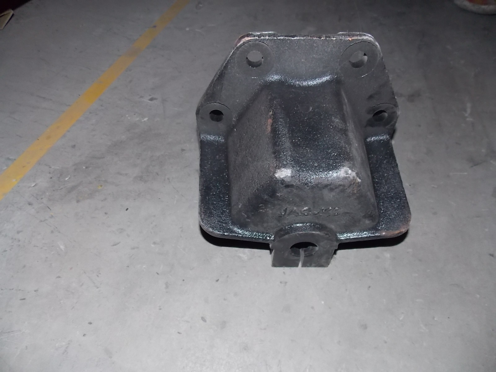 Rear spring fixing bracket-2
