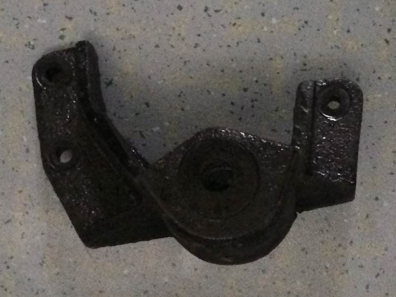 Rear spring hanger bracket-left