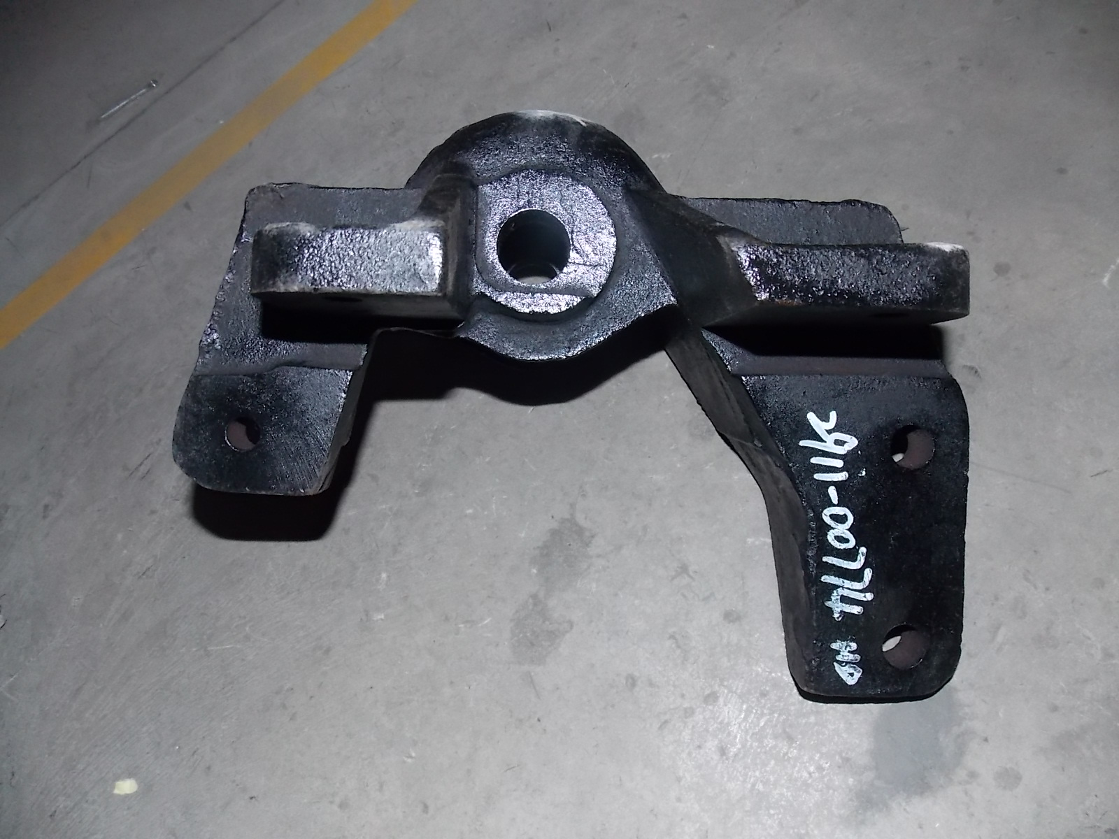 Rear spring hanger bracket-right-1