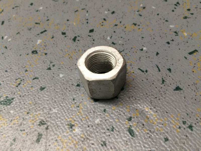 Центральная гайка задней стальной пружины