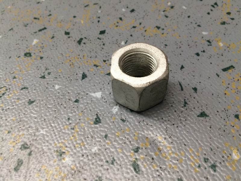 Центральная гайка задней стальной пружины-1