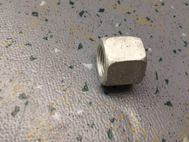 Центральная гайка задней стальной пружины-2