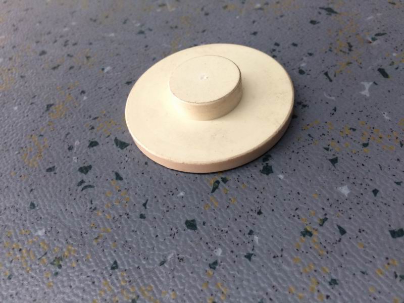 Steel leaf spring noise reduction plate