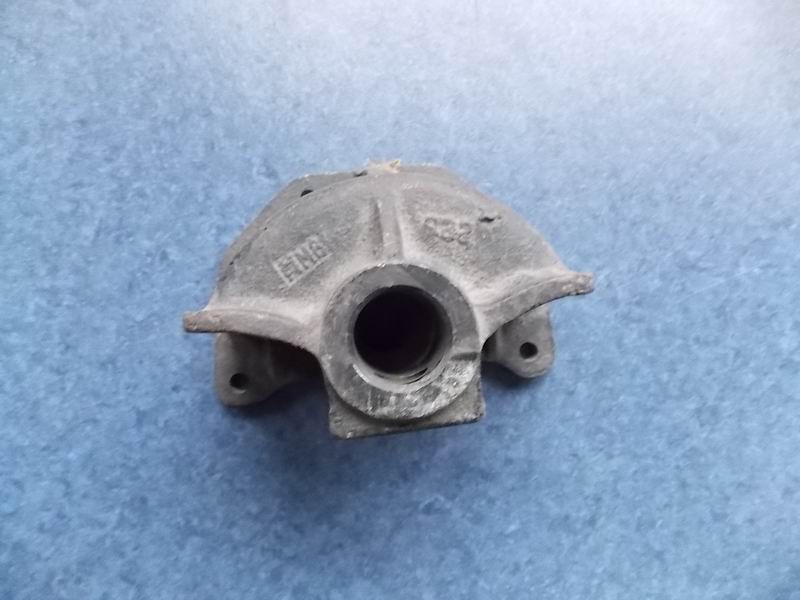 Задний кронштейн задней арки