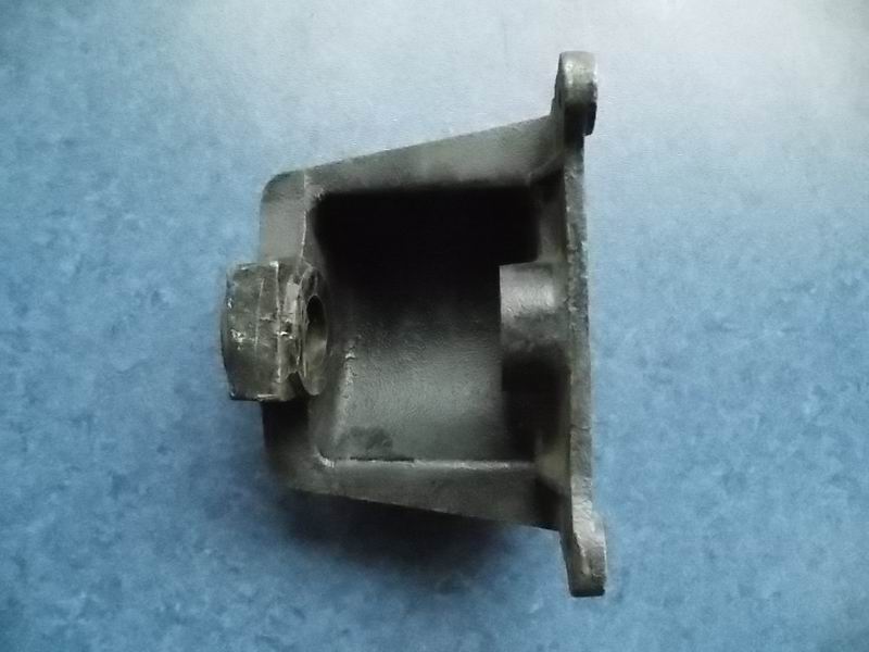 Задний кронштейн задней арки-1