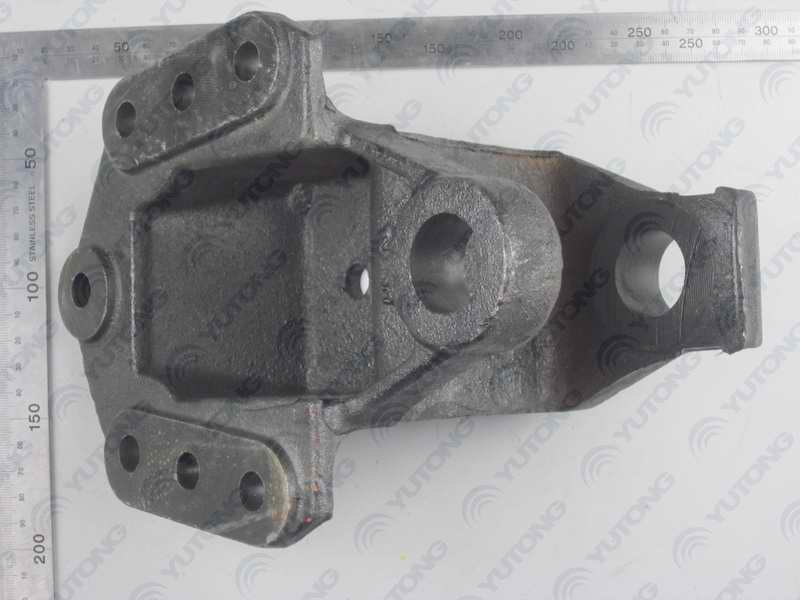 Front bracket of rear bow