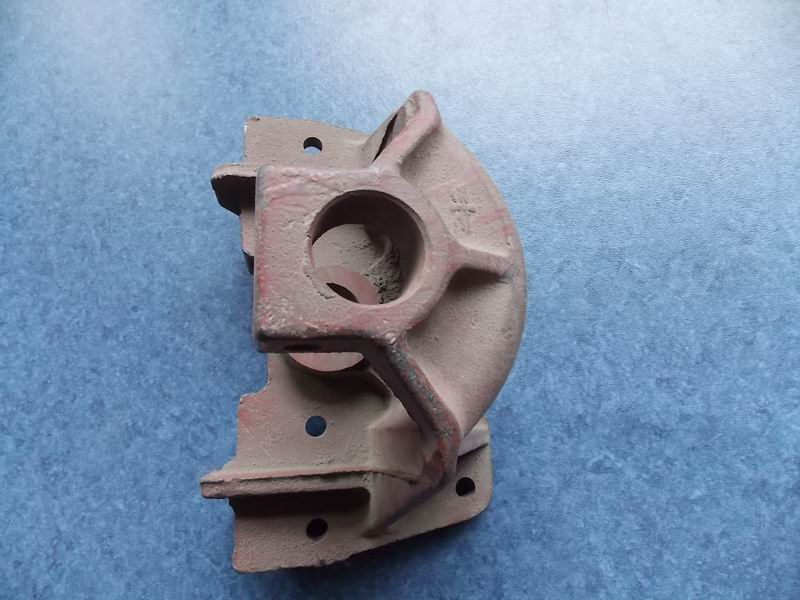 Передний кронштейн задней дуги