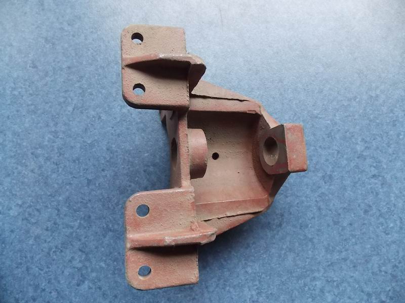 Передний кронштейн задней дуги-1