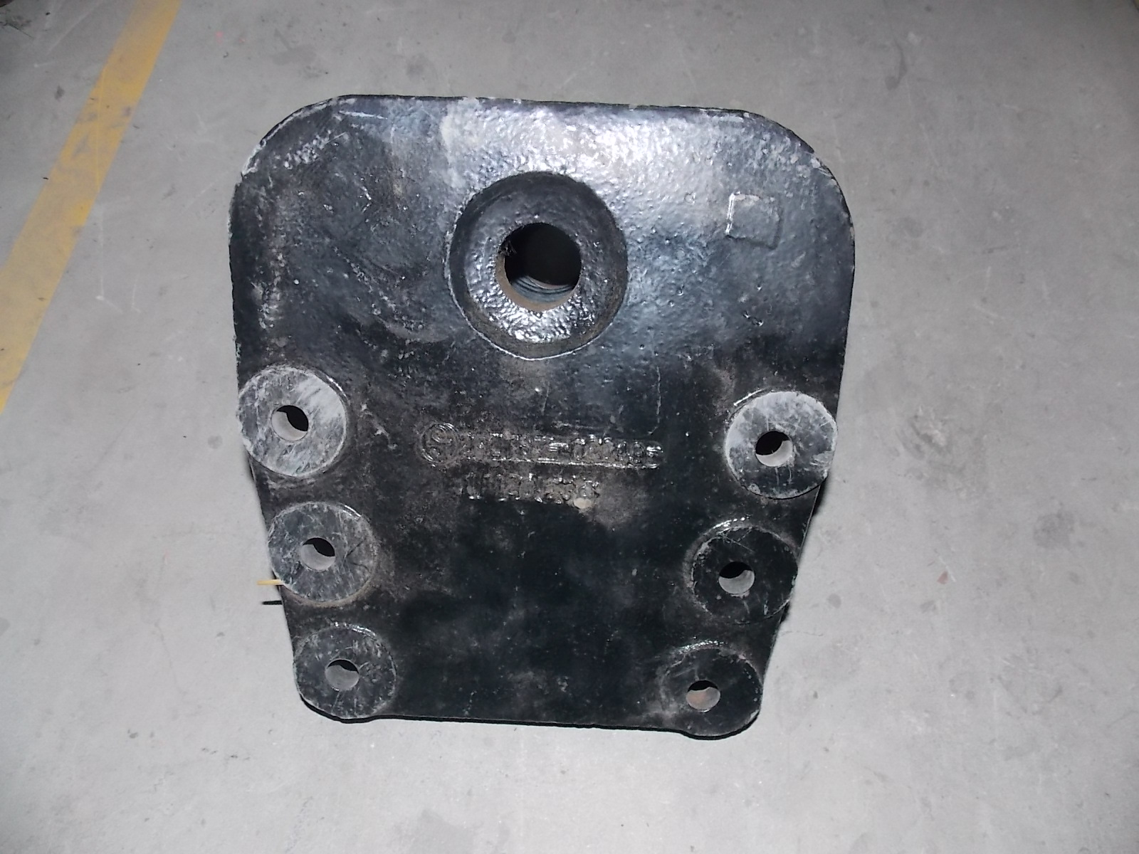 Fixed end bracket-rear suspension-1