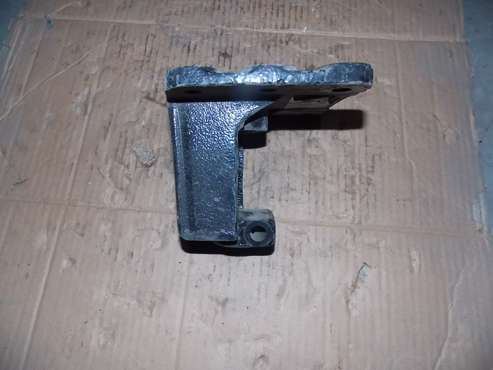 Ear end bracket-rear suspension-3