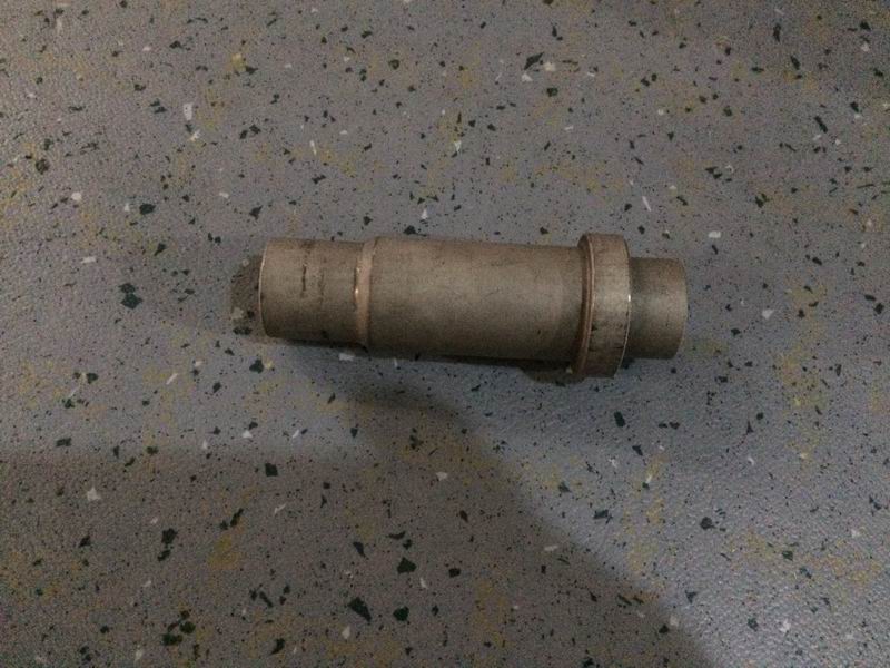 Upper cross arm T-shaped articulation