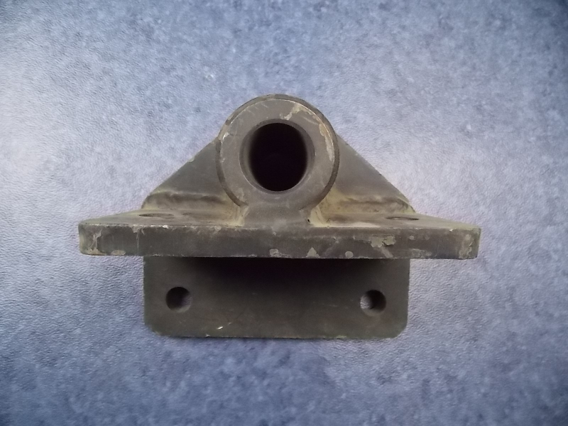 D Верхний кронштейн заднего амортизатора