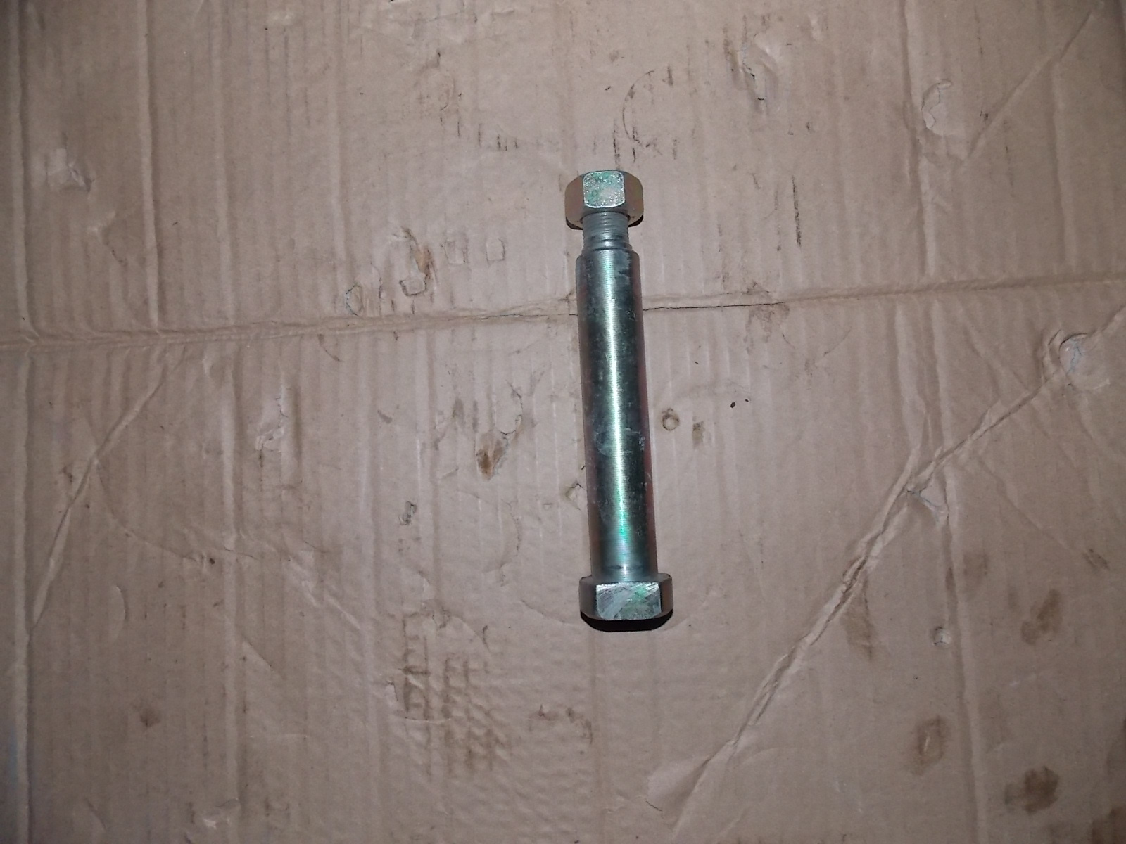Connecting pin on rear shock absorber-1