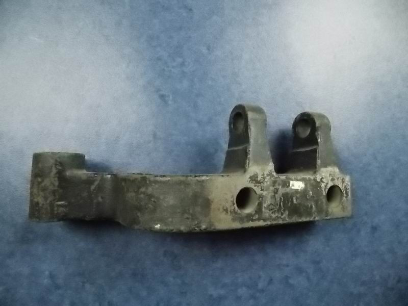 D Lower left bracket of rear shock absorber-2