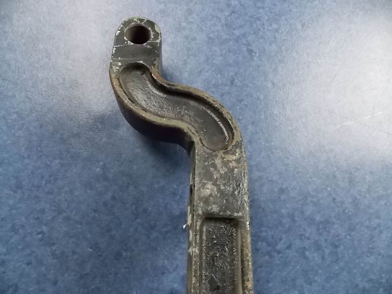 D Lower left bracket of rear shock absorber-3