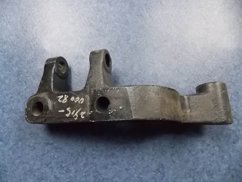 D Нижний правый кронштейн заднего амортизатора-2