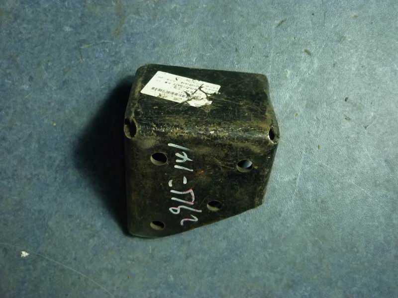 Верхний кронштейн заднего амортизатора-2