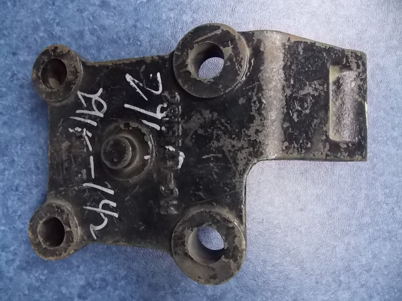 Lower left bracket of rear shock absorber-2