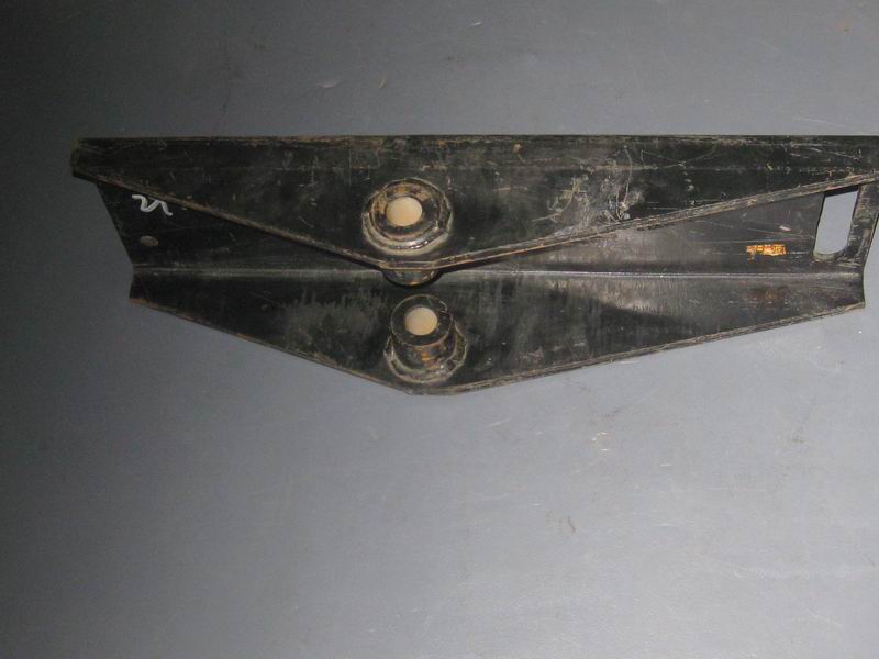 Верхний кронштейн амортизатора-2