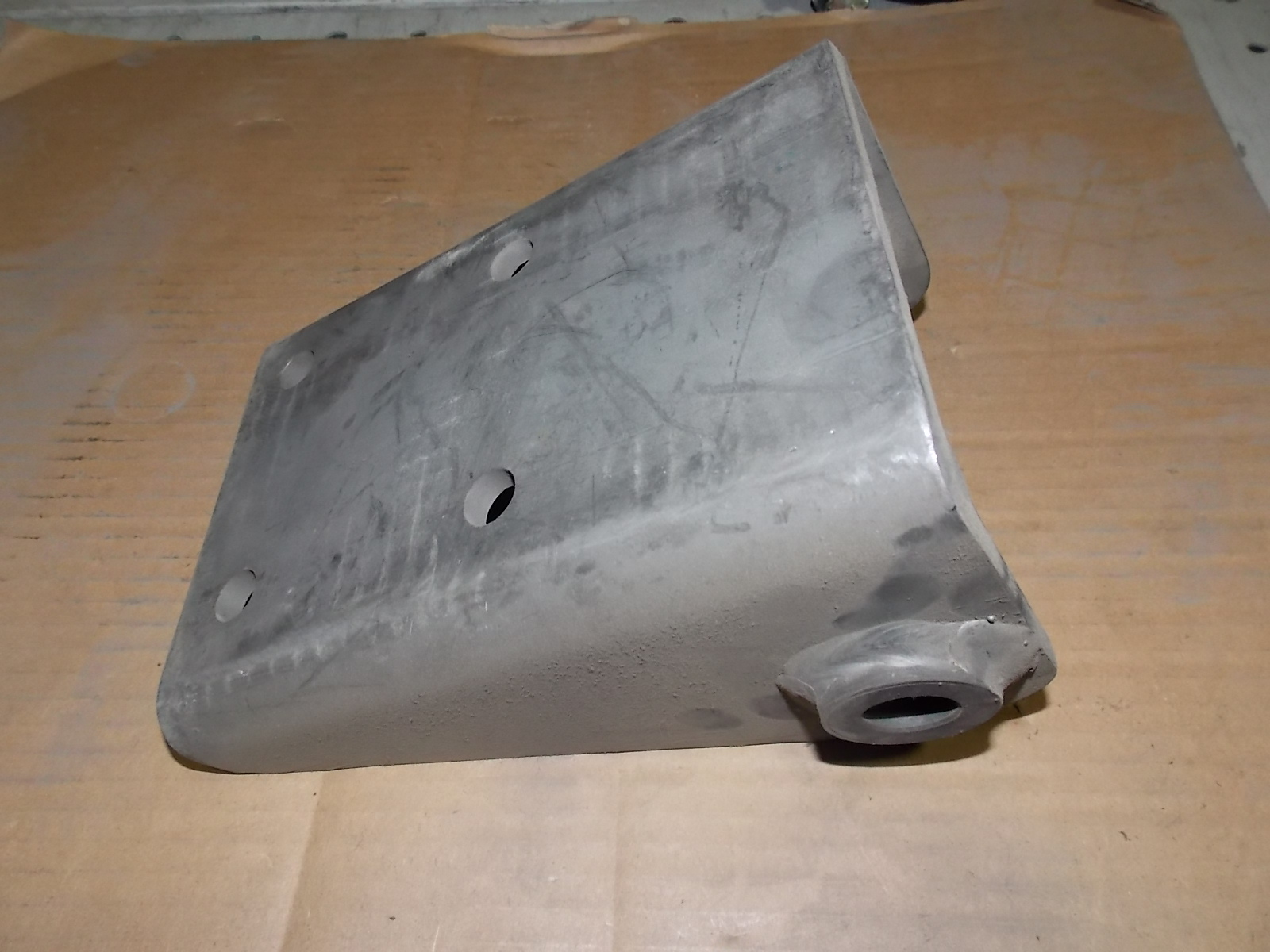 D Rear shock absorber bracket (without paint)-2