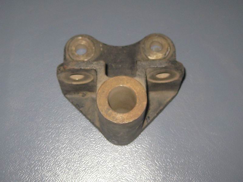 Stabilization rod bracket (round bushing)