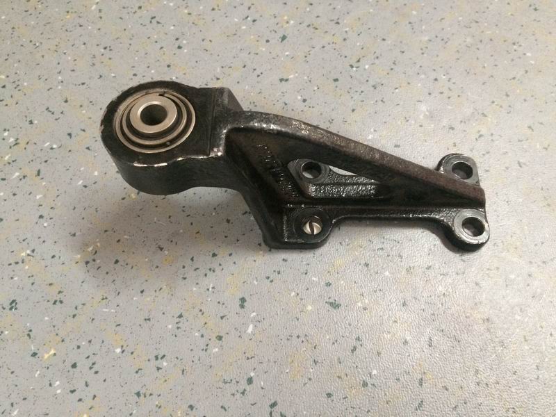 Cross-steady rod boom support assembly