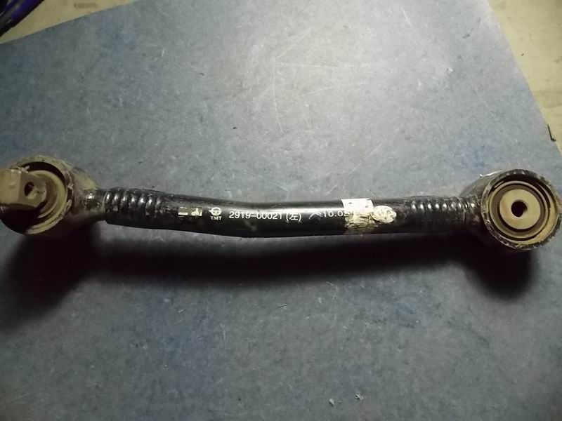 D Rear lower thrust rod assembly (left)-2