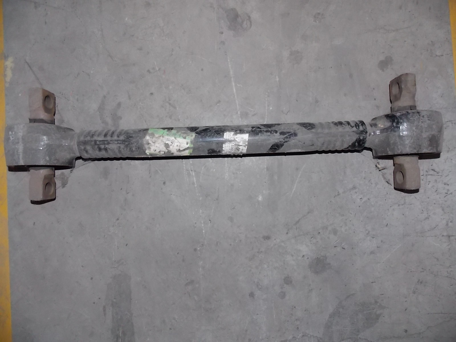 D Thrust rod assembly