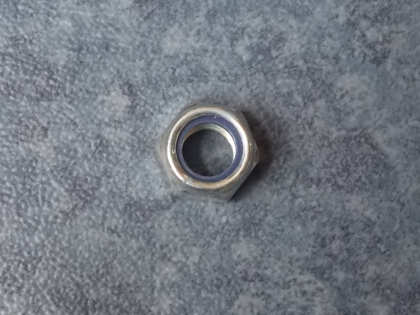 Hexagon nut-tightening thrust rod clamp