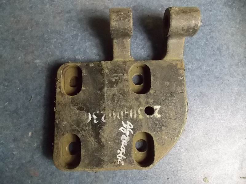 D Front spring left cover plate