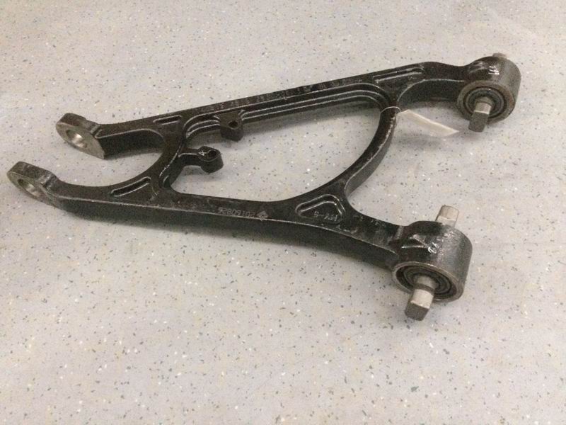 Нижний А-образный рычаг в сборе-1