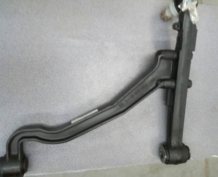 Опорный рычаг подшивочного рукава в сборе (правый)