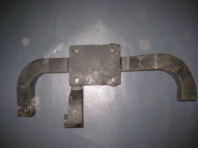 D нижний правый кронштейн подушки безопасности