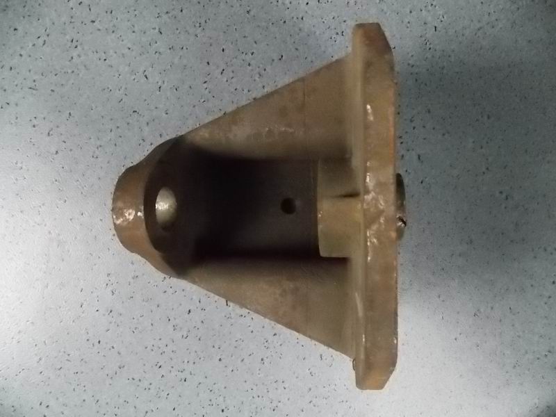 Front leaf spring bracket