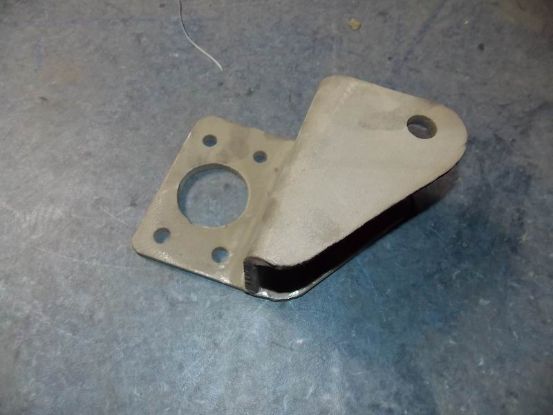 Front leaf spring fixing bracket Φ20-75 (right) (without paint)