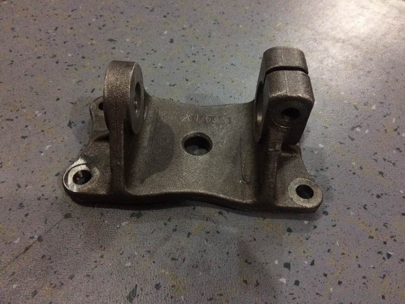 Крепежный кронштейн листовой рессоры, φ 20 , ж 32 , 75 , 0, ниже