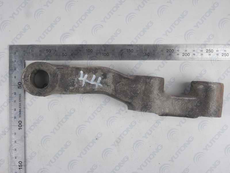 Правый поперечный рычаг