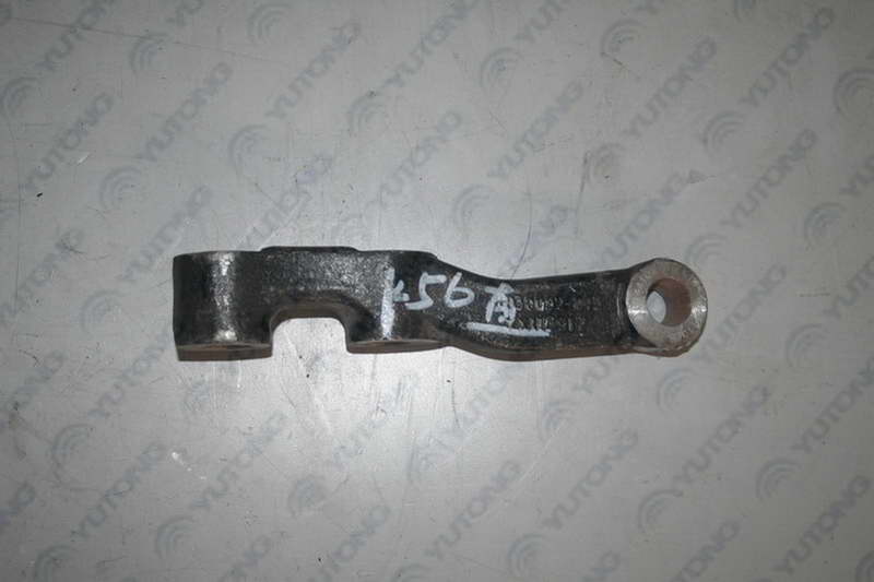 Left horizontal pull rod arm